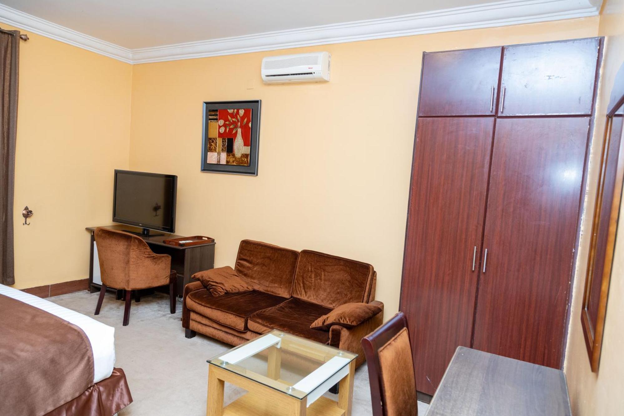 The Country Inn By Smart Haven Kigali Exteriör bild
